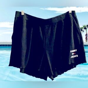 Tommy Hilfiger Women's Navy Shorts. XL